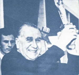 Copa 1970 - Médici e a Taça